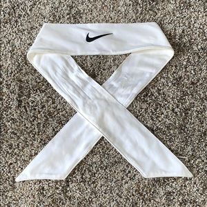 Used Nike tie headband